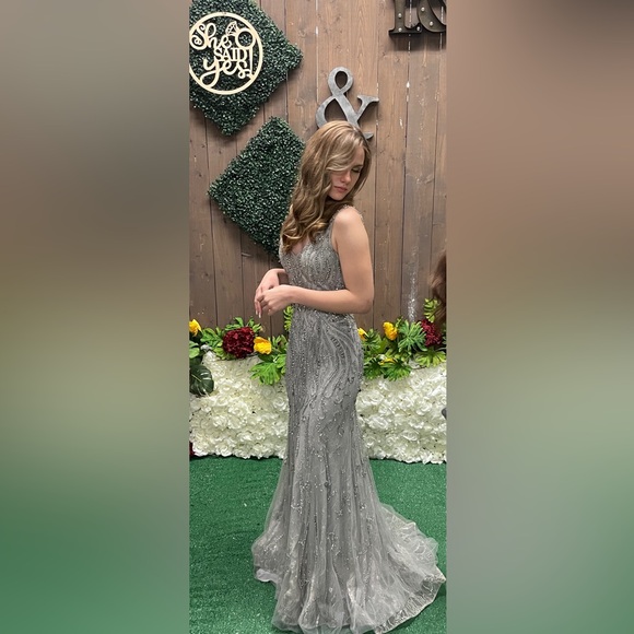 Beaded evening gown - Picture 5 of 9